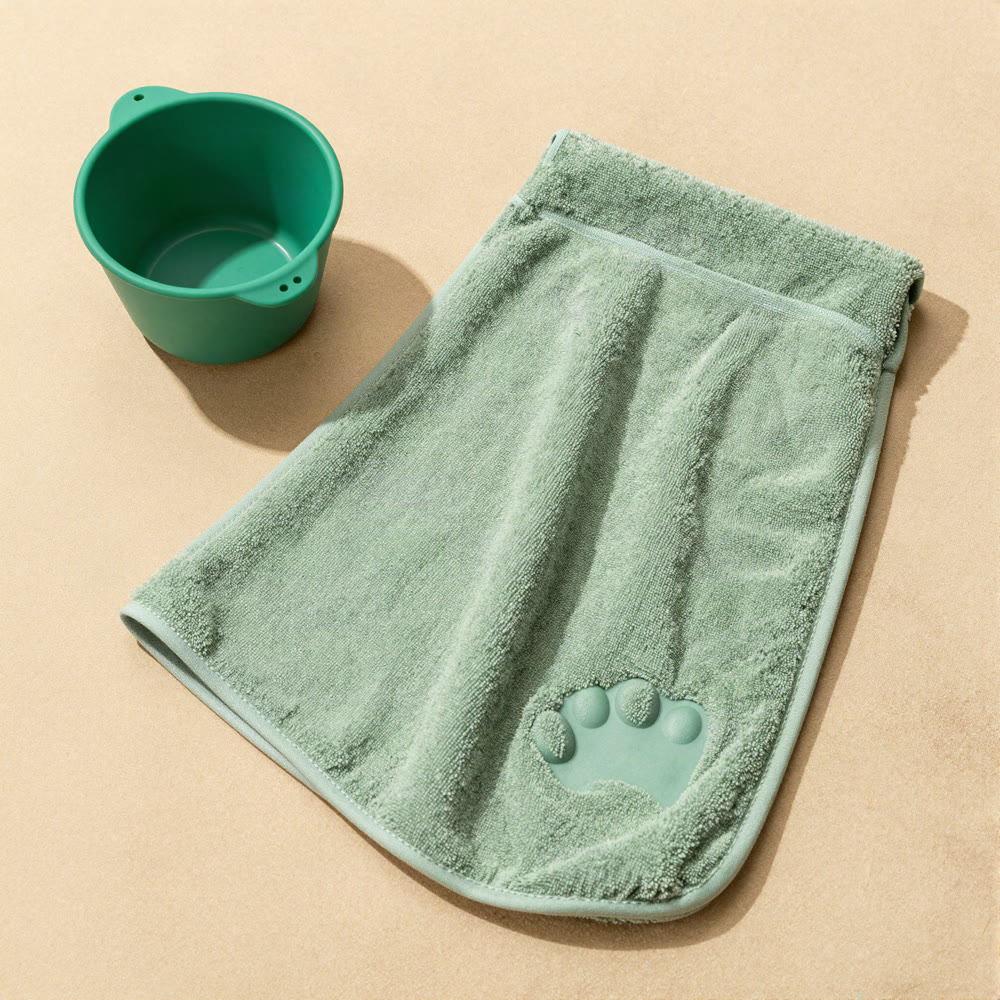 Illustration of the Muddy Paws Kit: paw cup and towel